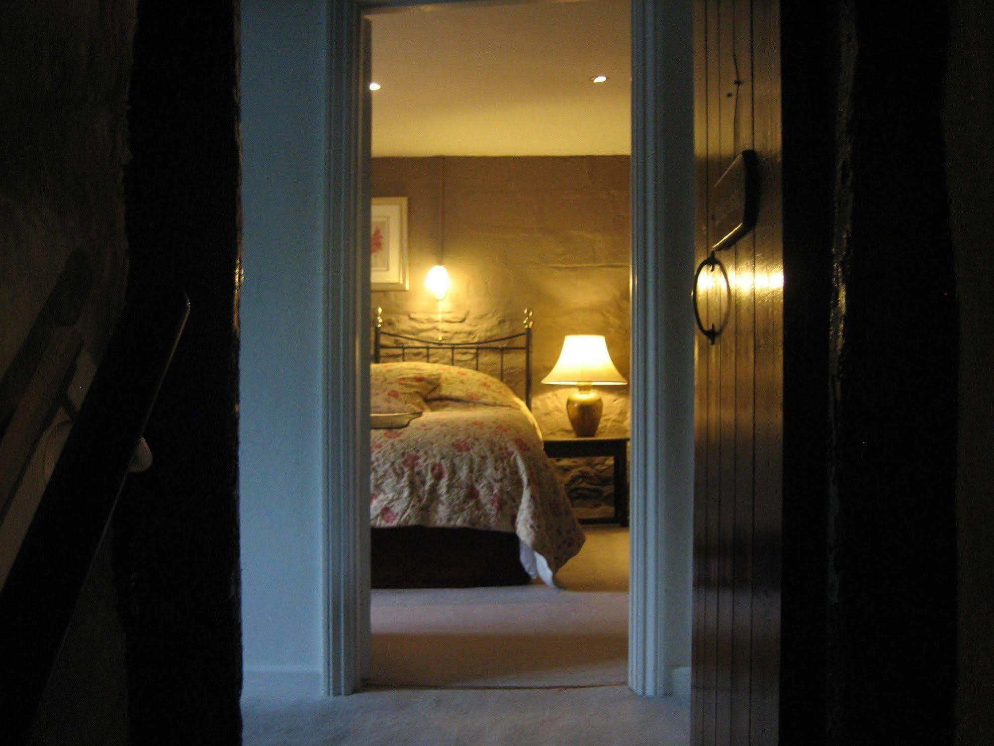 The Oxenham Arms Hotel Devon South Zeal Екстериор снимка