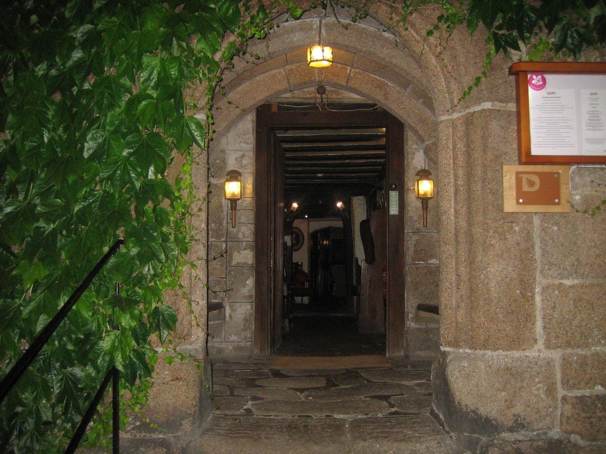 The Oxenham Arms Hotel Devon South Zeal Екстериор снимка
