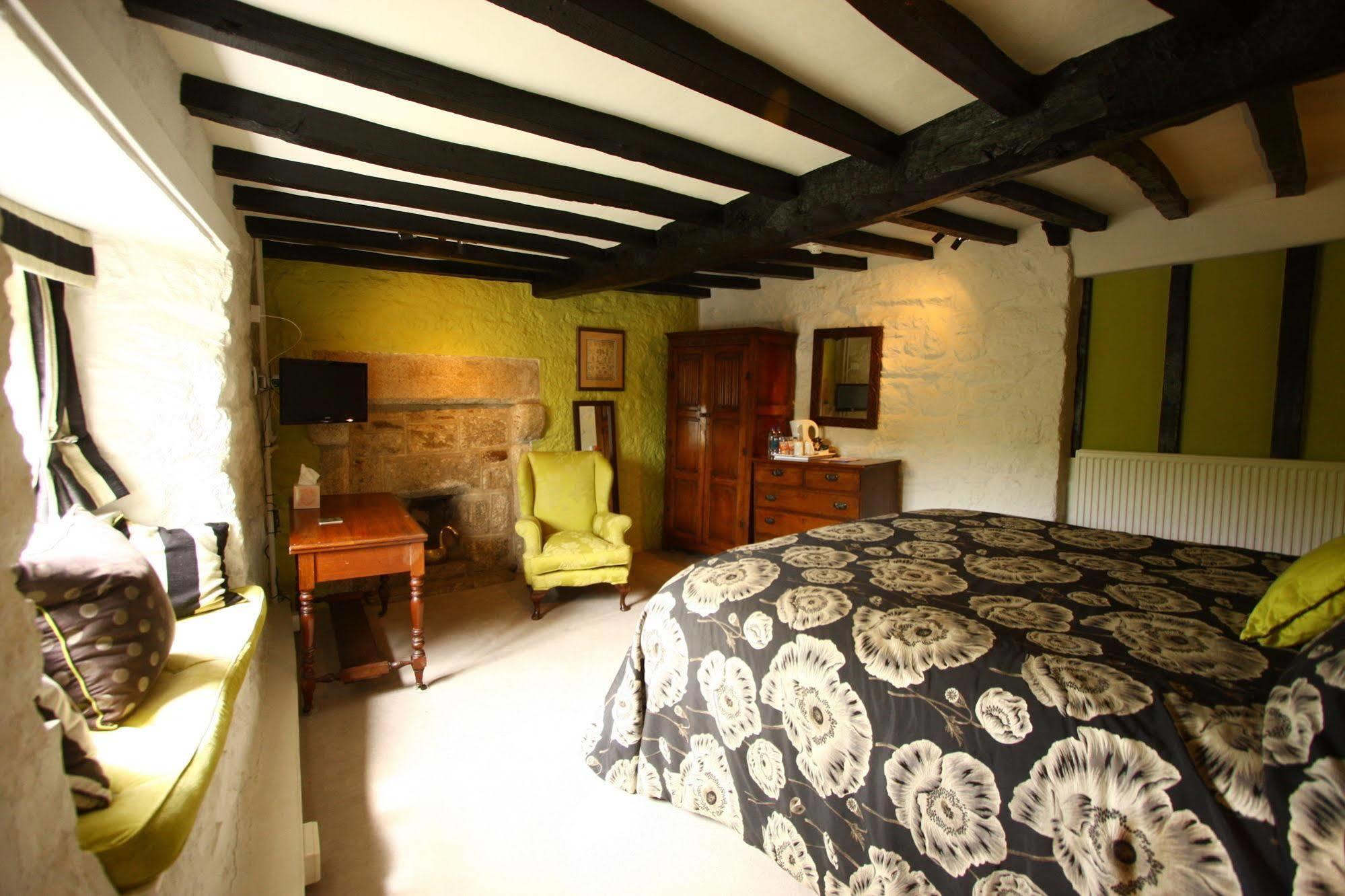 The Oxenham Arms Hotel Devon South Zeal Екстериор снимка